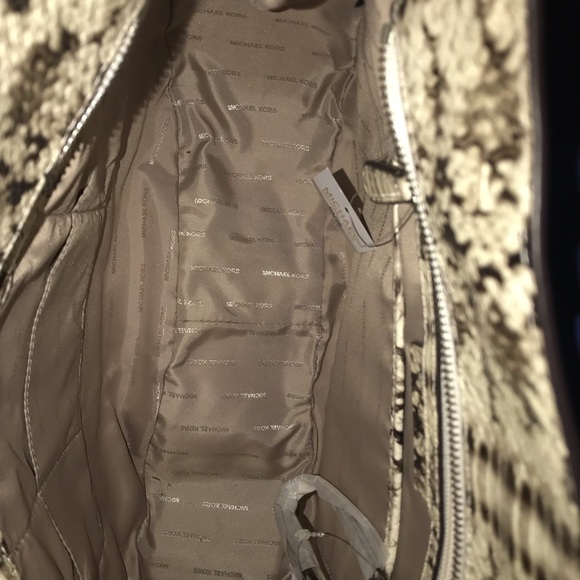 MK Fulton NWT..♥️FREE WRISTLET♥️ - Picture 3 of 7